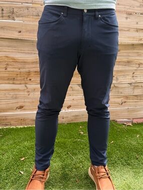 Lululemon - Men’s slim fit ABC 5 pocket pant - 32x32 - navy - great condition